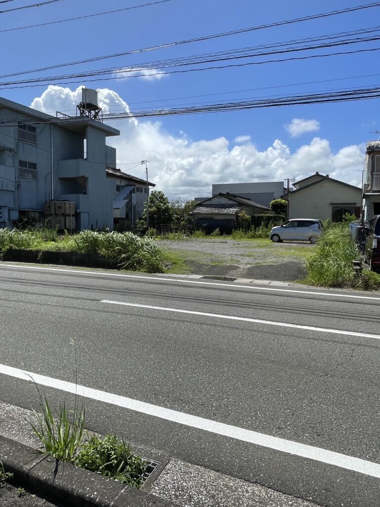 まことパーキング（道路側から１）