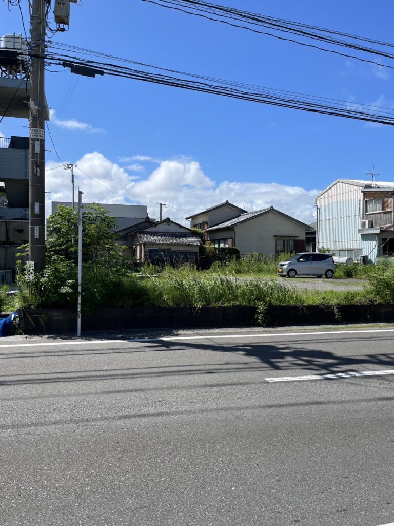 まことパーキング（道路側から２）